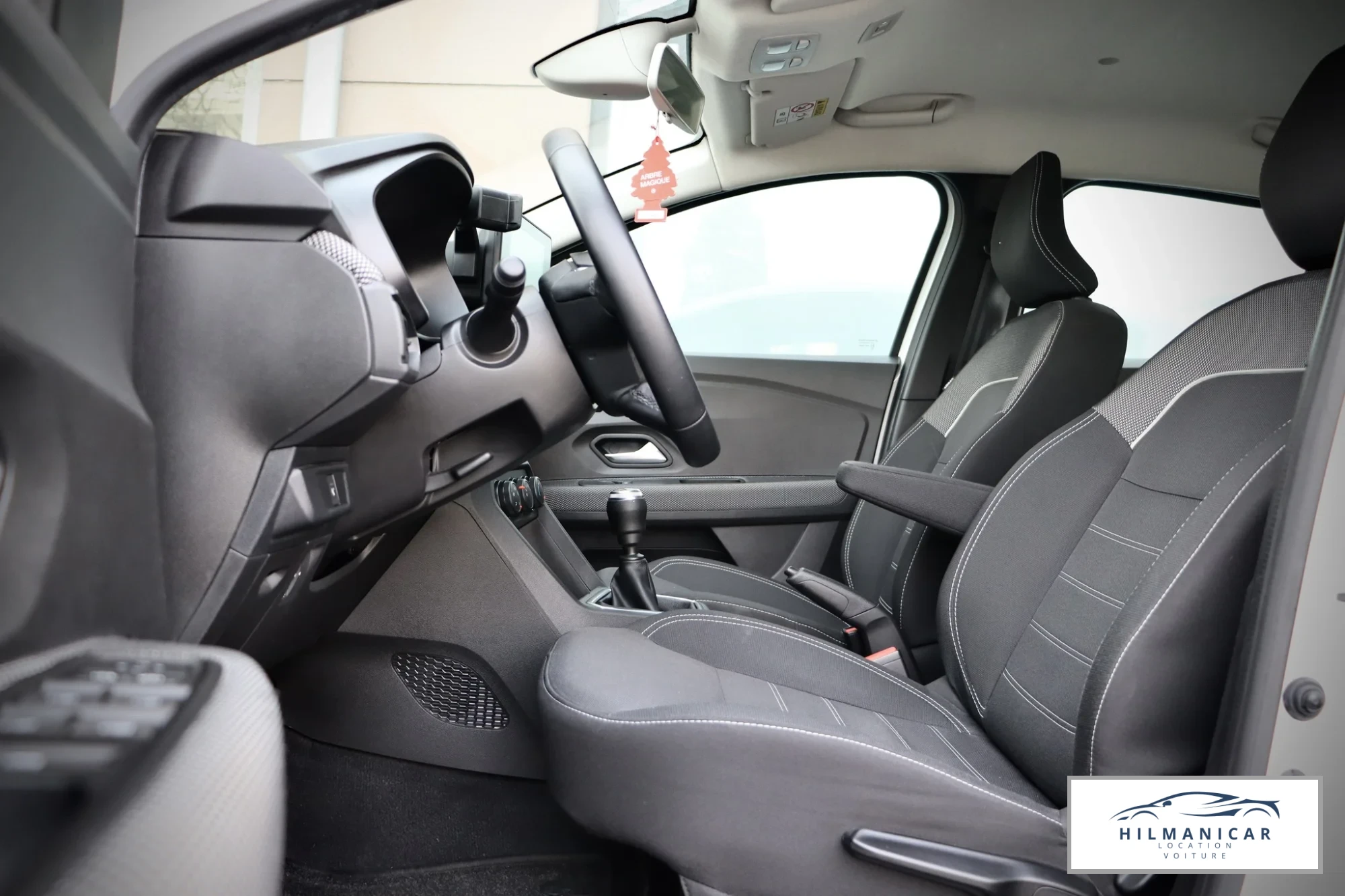 DACIA SENDERO BLANCHE - Vue 3 carrosserie et intérieur